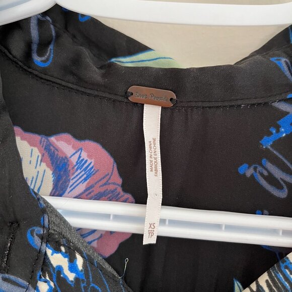 FREE PEOPLE Flowy Silk-like Blouse - Size XS - Picture 3 of 10